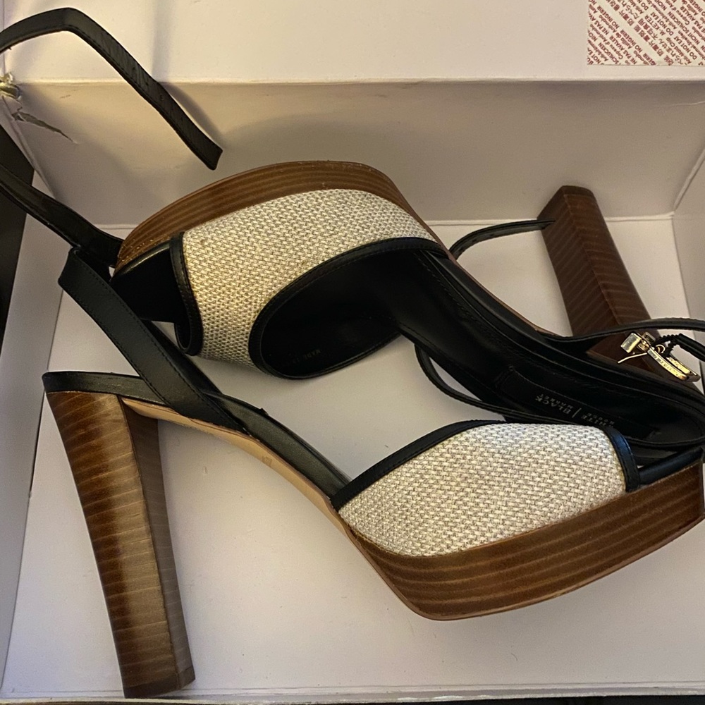 White House Black market size 10 tan and black sandal.